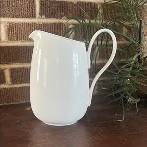 NWOT Nambe Skye Large Pitcher MT0869